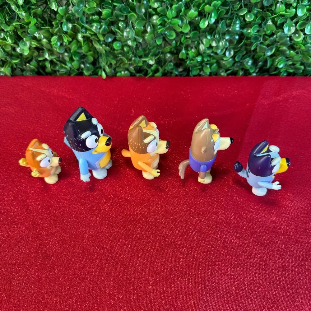Bluey Family Figure Pack 5 Poseable Characters Action Figures Preschool Toys